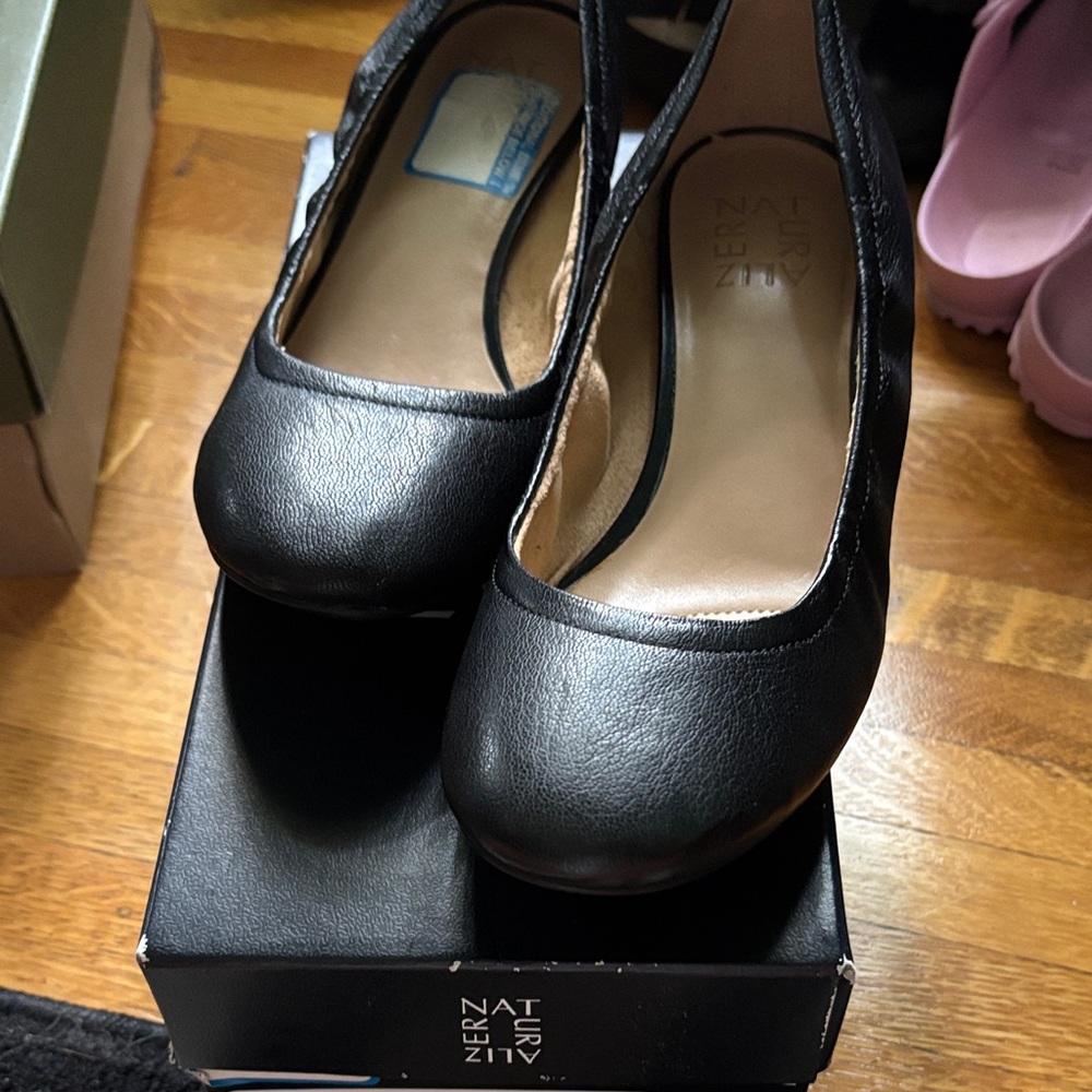 Naturalizer Black Leather Heels